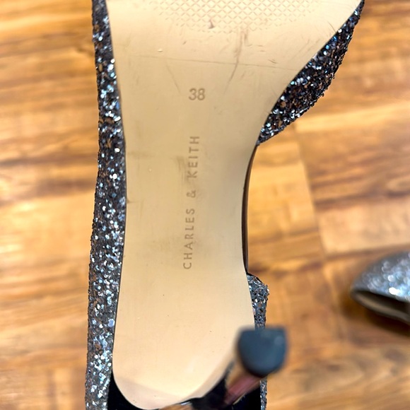 Charles & Keith sparkled silver pump - Picture 8 of 9